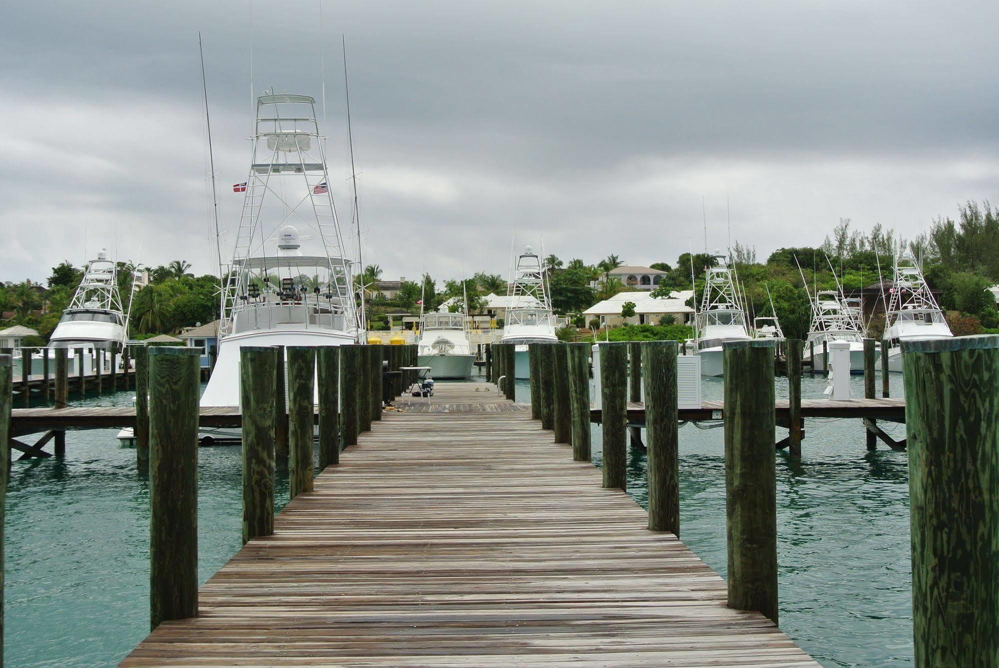 Romora Bay Resort & Marina Dunmore Town Exterior foto