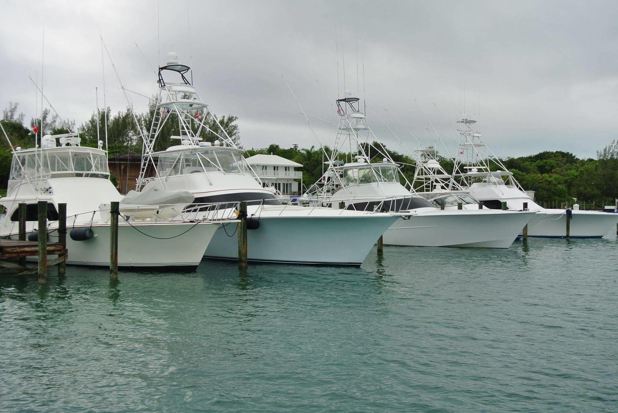 Romora Bay Resort & Marina Dunmore Town Exterior foto